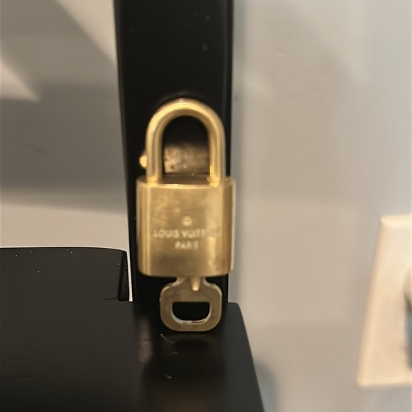 LV lock and key #448 - Picture 2 of 3